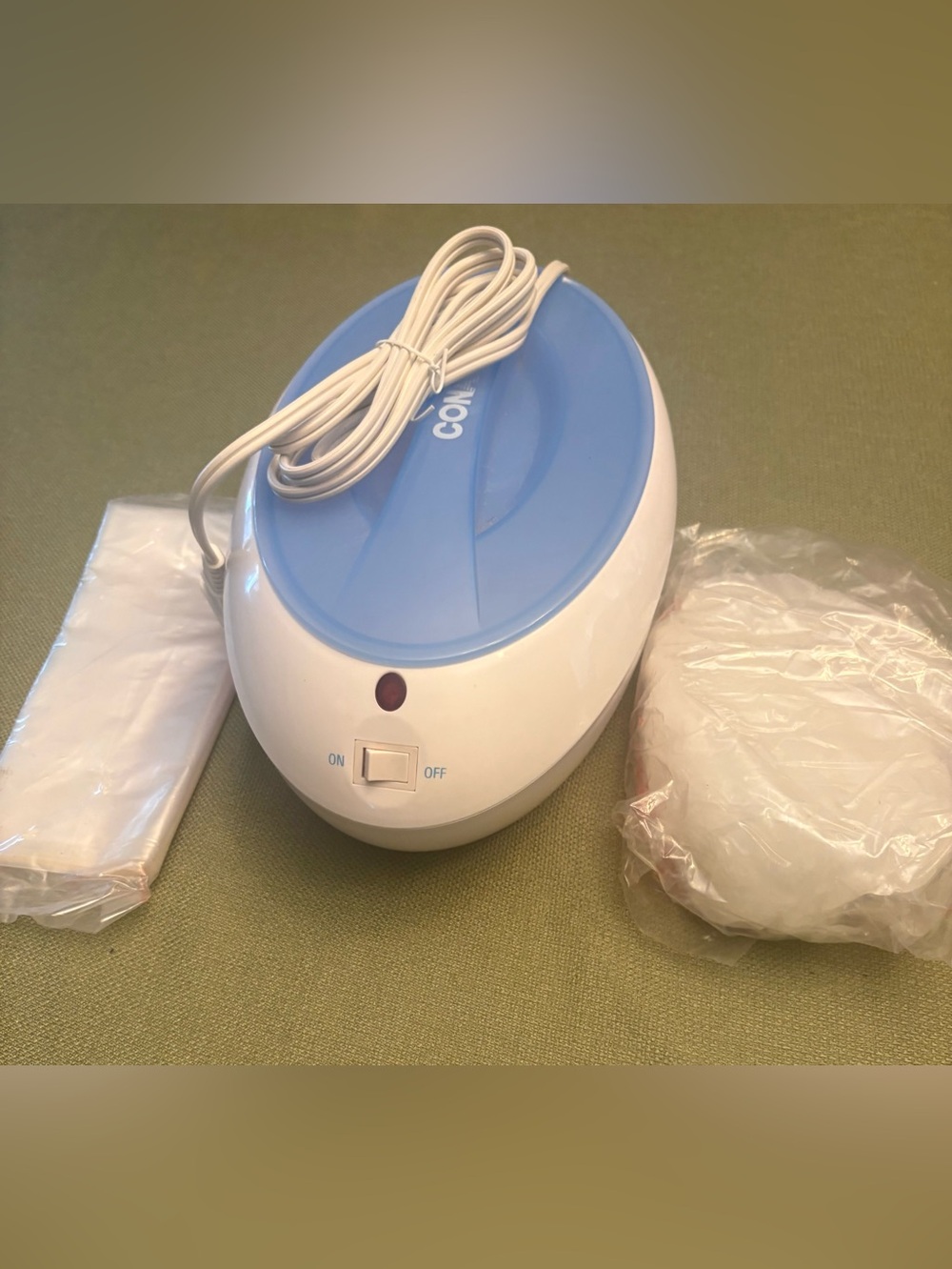 Conair Paraffin Wax Heater in White and Light Blue